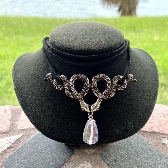 Aura crystal snake black suede chocker necklace - Picture 6 of 8